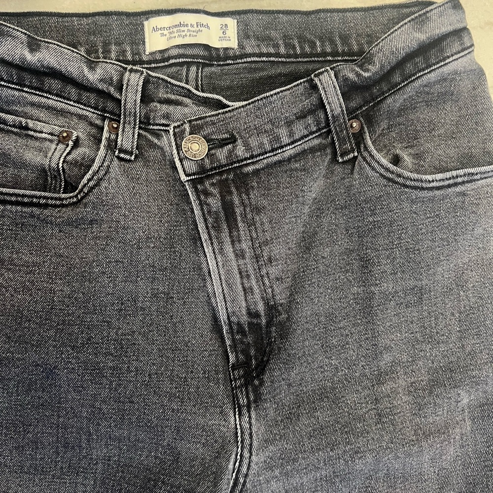 Abercrombie & Fitch- The ‘90s Slim Straight Ultra High Rise- 28/6 - Picture 5 of 8